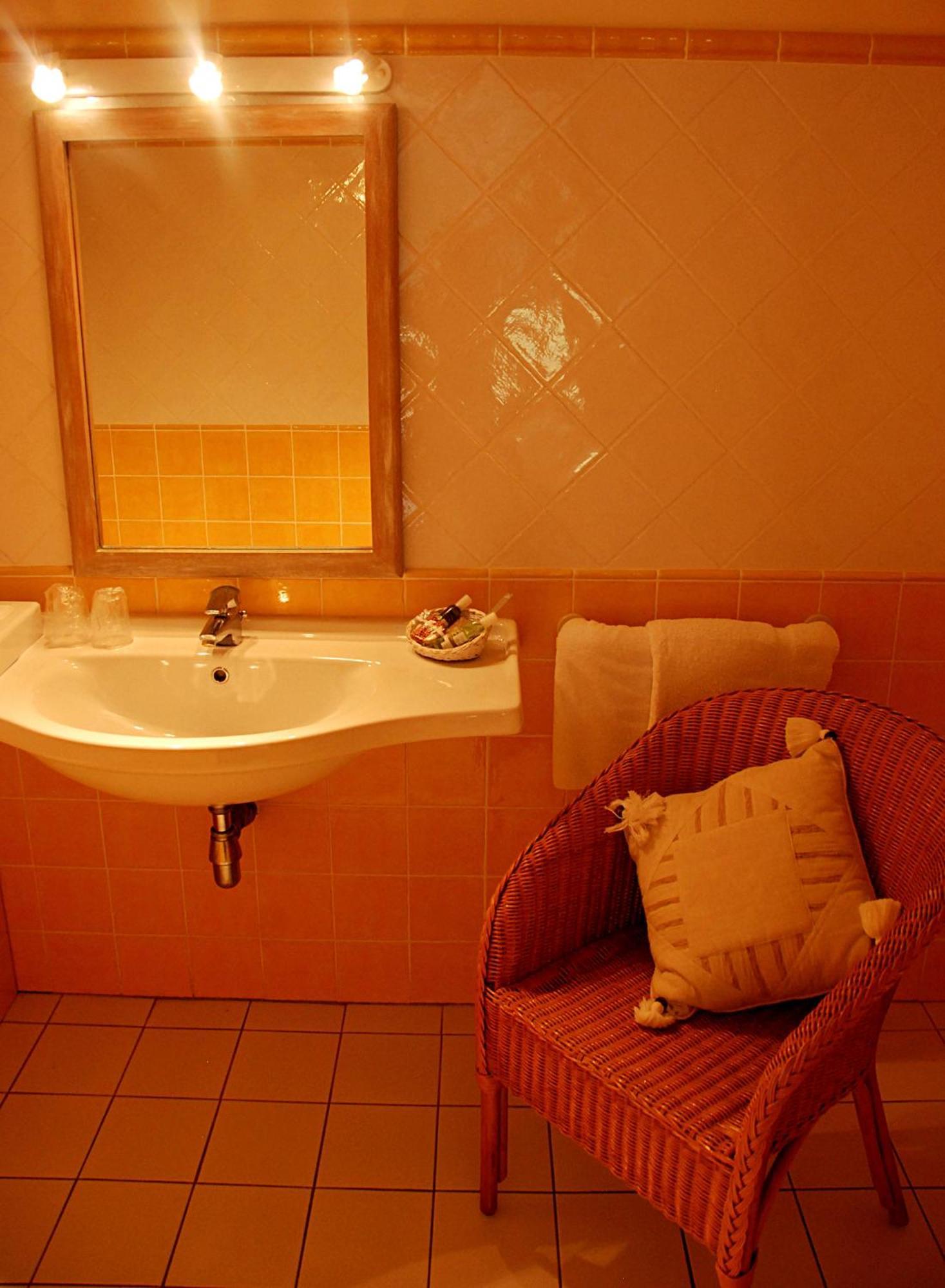Hotel Les Mazets Des Roches 타라스콩 객실 사진