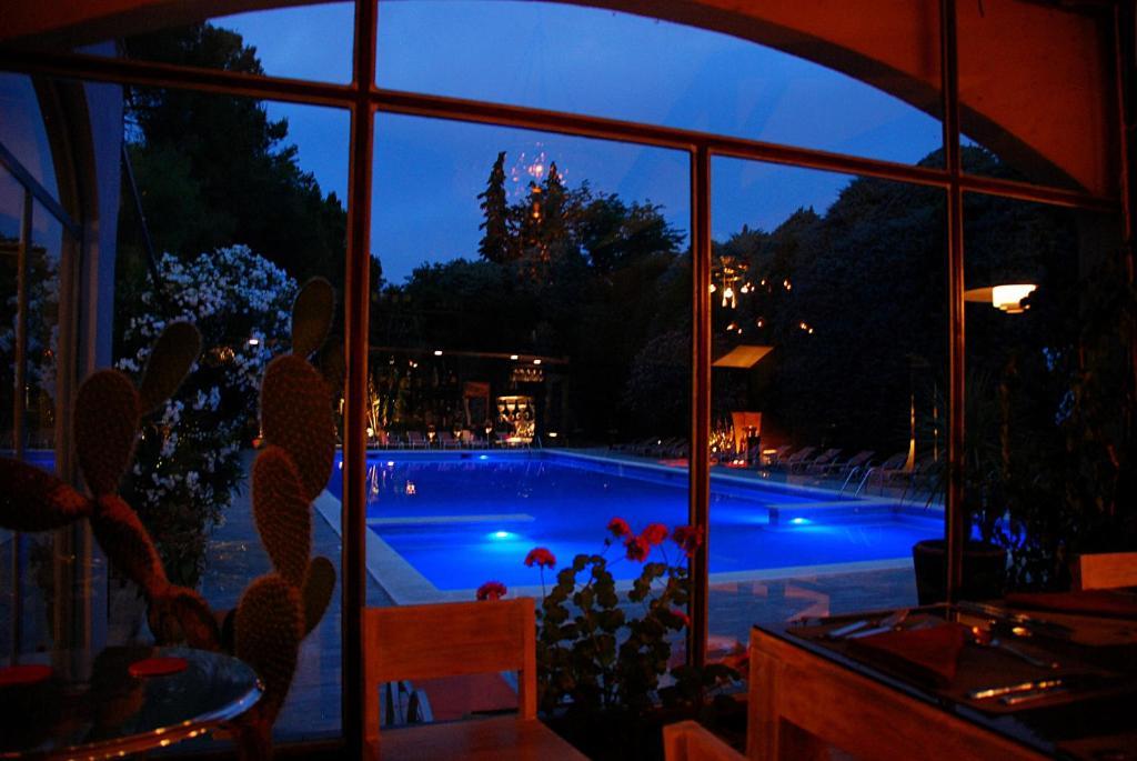Hotel Les Mazets Des Roches 타라스콩 외부 사진